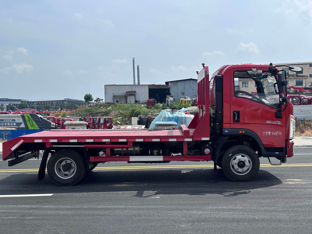 Howo 4x2 Flatbed Transport Truck Diesel Excavator Carrier Truck